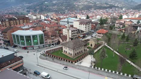 Mezquita-Manchada-Mezquita-Alaca-Tetovo-También-Conocida-Como-Vista-Exterior-De-La-Mezquita-Pintada,-Tetovo,-Macedonia-Del-Norte