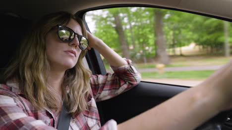 Woman-driving-car,-looking-worried.--Shot-in-4K