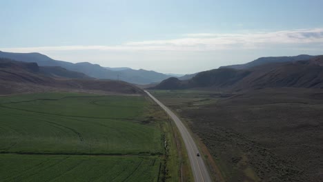 Center-Pivot-Bewässerung-Verwandelt-Ackerland-Entlang-Des-Highway-1,-In-Der-Nähe-Von-Cache-Creek,-Britisch-Kolumbien,-Kanada
