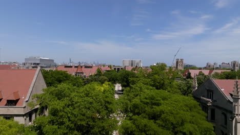 Aerial-view-inside-the-University-of-Chicago-complex---ascending,-drone-shot