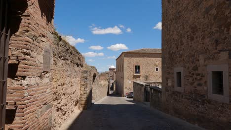 Street-scene-in-picturesque-old-town-of-Caceres,-walled-city,-Spain