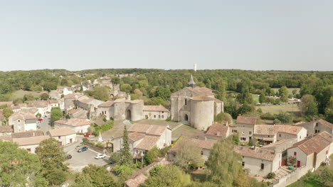 Aerial-drone-point-of-view-of-the-village-and-castle-of-Chateau-Larcher,-France