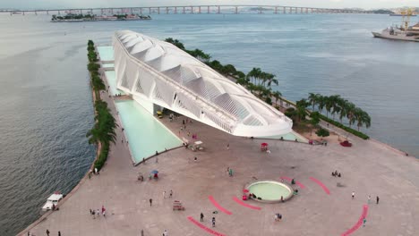 Luftorbit-Errichtung-Des-Museums-Von-Morgen-In-Rio-De-Janeiro,-Einer-Ausstellung-Des-Gewissens-Zur-Rettung-Der-Welt