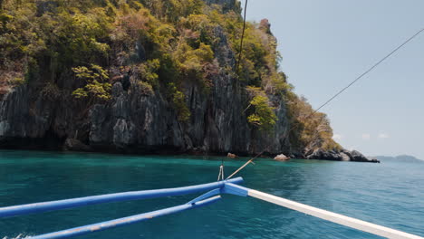 Vibrant-shot-of-the-dramatic-limestone-cliffs-of-Cebu-Island,-in-the-Philippines