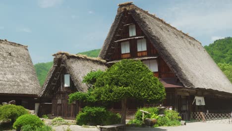 Malerisches-Traditionelles-Reetgedecktes-Dorfhaus-In-Ogimachi-In-Shirakawa-go