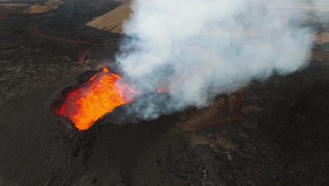 Aerial-panoramic-view-over-the-volcano-erupting-at-Litli-Hrutur,-Iceland,-with-lava-and-smoke-coming-up