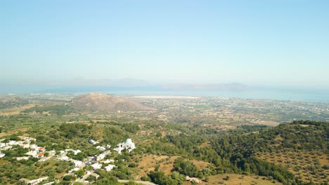 Ciudad-Antigua-En-Medio-De-La-Naturaleza-Paisaje-Rural-En-Cos-Isla-Griega,-Isla-Del-Dodecaneso,-Mar-Egeo,-Grecia