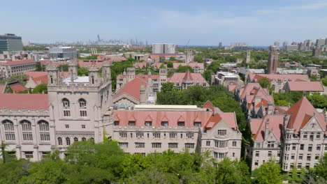Aerial-tracking-shot-in-front-of-the-University-of-Chicago,-in-sunny-Illinois,-USA