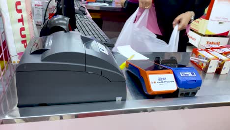 Close-up-shot-hand-of-Cashier-using-barcode-reader-for-groceries