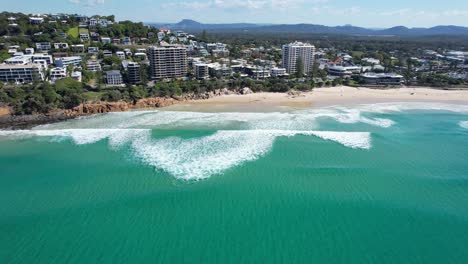 Turquoise-Waters-Of-Coolum-Bay-In-The-Sunshine-Coast,-Queensland,-Australia---aerial-drone-shot