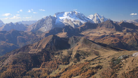 Looking-over-to-the-Marmolada-range-in-the-Dolomites-of-northern-Italy
