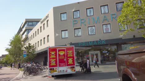 Wahrzeichen-Der-Stadt-Mit-Primark-Modebekleidungsgeschäft-In-Eindhoven,-Niederlande