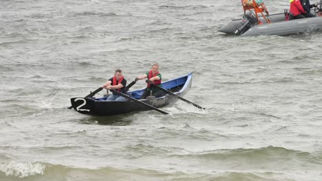 Couple-rowing-with-great-strength-in-currach-boat-into-galway-bay