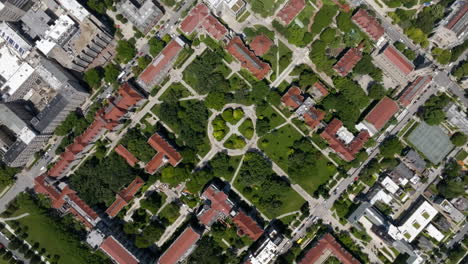 Aerial-view-above-the-Main-Quadrangle-at-the-University-of-Chicago,-USA---screwdriver,-drone-shot