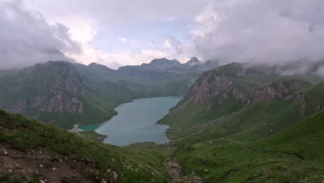 Enthüllung-Des-Lago-Vannino,-Eines-Unberührten-Türkisfarbenen-Bergsees-In-Den-Alpen
