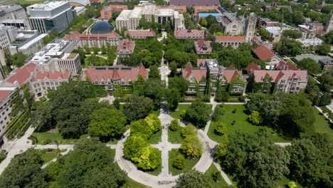 Aerial-rising-tilt-shot-overlooking-the-Main-Quadrangle,-inside-the-University-of-Chicago