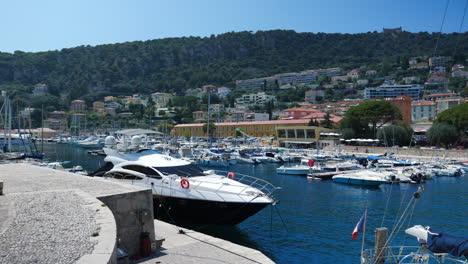 Yachts-and-Boats-in-the-Marina-of-Villefranche-Sur-Mer,-Right-Pan