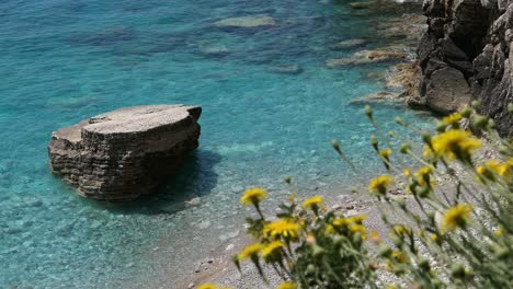 Crystal-clear,-turquoise-water-on-private,-paradise-beach