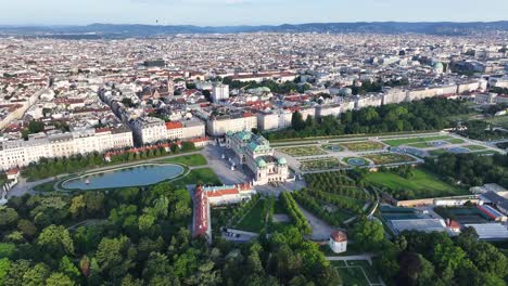 Belvedere-Palace-and-wide-cityscape-of-Vienna,-Austria