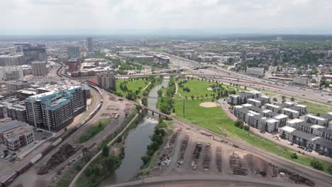 Beautiful-aerial-view---City-of-Cuervanavaca-Park-and-Denver-cityscape,-United-States
