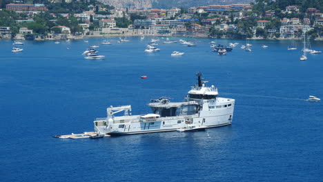 Super-Yacht-and-Boats-in-Azure-Blue-Bay-in-French-Riviera-STATIC