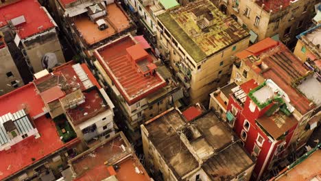 Aerial-birds-eye-shot-showing-ancient-old-town-buildings-in-Naples-during-golden-hour,-Italy