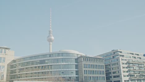 Static-establisher-minimal-shot-of-TV-tower-of-Berlin-with-buildings,-clear-sky