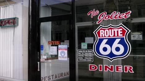 Joliet-Route-66-Diner-in-Joliet,-Illinois-with-gimbal-video-panning-left-to-right