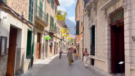 Peaceful-Street-in-Romantic-Town-of-Soller-in-Mountains-of-Mallorca