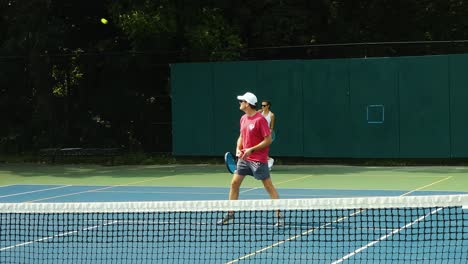 Paare,-Die-In-Portland-Tennis-Spielen,-Meins