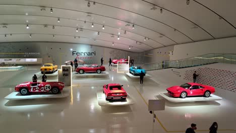 Ferrari-308-GTB-Berlinetta-Coupé,-365,-Dino-246-Und-Andere-Supersportwagen-Im-Museum-Enzo-Ferrari-Modena