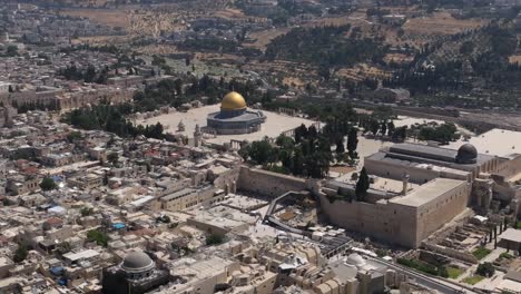 Jerusalem-old-city-rooftops-and-The-Dome-of-The-Rock,-Aerial-view
