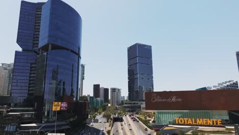 Street-level-drone-view,-busy-downtown-people-and-traffic,-Guadalajara,-Mexico