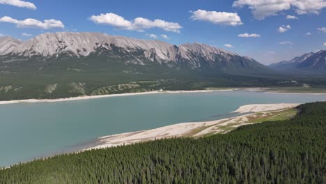 Drone-video-of-the-western-end-of-Abraham-Lake-and-the-Rocky-Mountains-of-Alberta,-Canada