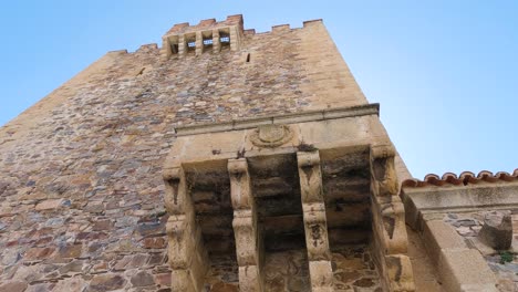 Vista-Del-Exterior-De-La-Torre-De-Bujaco,-Imponente-Fortaleza.