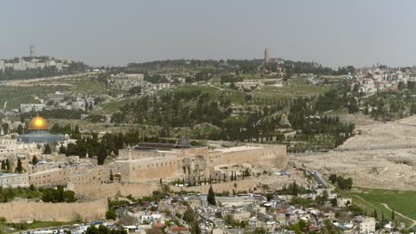 Jerusalem-old-city-rooftops-and-The-Dome-of-The-Rock,-Aerial-view