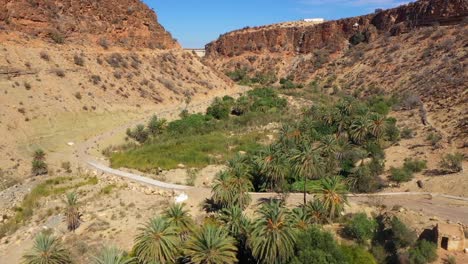 Fangen-Sie-Die-Atemberaubende-Schönheit-Der-Landschaft-Von-Agadir-Von-Oben-Ein