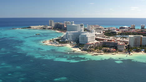 Skyline-Der-Stadt-Cancun-An-Der-Küste-Des-Karibischen-Meeres-Mit-Stränden-Und-Hotels
