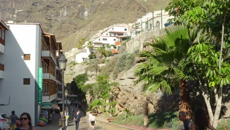 Gewerbliche-Einzelhandelsgeschäfte-In-Playa-De-Los-Guios,-Teneriffa,-Spanien