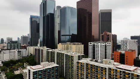 Towering-skyscrapers-in-the-Historic-downtown-of-LA-city,-California,-USA---Ascending,-Aerial-view