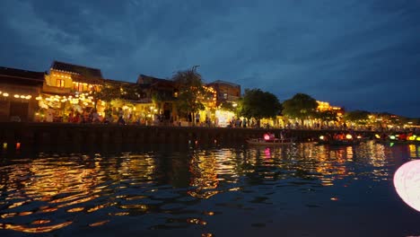 Un-Hermoso-Río-Hoi-An-En-Un-Barco