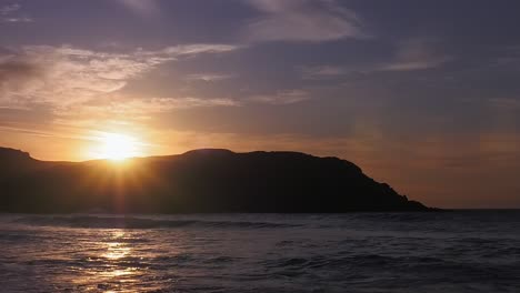 Statische-Aufnahme-Des-Sonnenuntergangs-über-Der-Landzunge-Am-Dail-Beag-Beach-Auf-Der-Isle-Of-Lewis,-Teil-Der-Äußeren-Hebriden-Schottlands