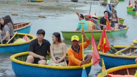 A-beautiful-couple-visits-Hoi-An-on-a-basketboat