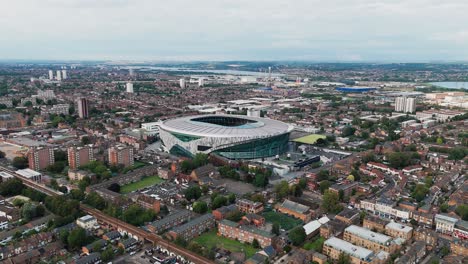 Panorama-Luftaufnahme-Des-Tottenham-Hotspur-Stadions-In-Tottenham-Town-Im-Norden-Londons,-England