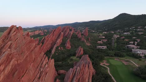 Beautiful-scenic-landscape-of-red-rock-formations-and-valley-with-small-settlement-of-Arrowhead,-Colorado