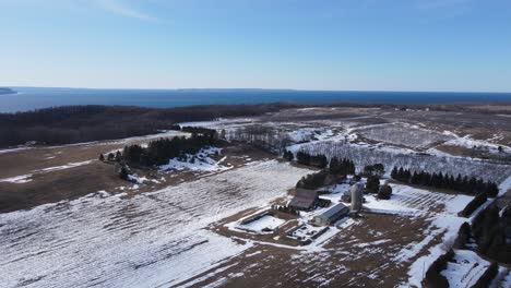 Farmstead-in-Leelanau-county-Michigan-in-winter-season,-aerial-view