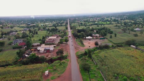 Paisaje-De-Las-Granjas-Y-La-Carretera-En-La-Ciudad-De-Moshi-En-Tanzania