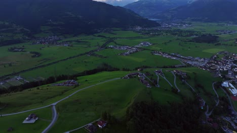 Blick-Auf-Zell-Am-See,-Während-Das-Licht-In-Kaprun,-Salzburg,-Österreich-Verblasst