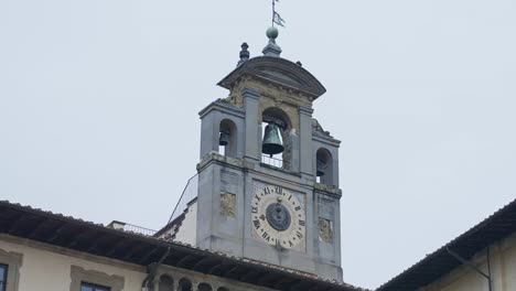 Ingenious-Clock-Of-Palazzo-della-Fraternita-dei-Laici-In-Arezzo,-Italy