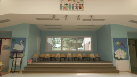 Interior-gimbal-shot-of-an-open-room-classroom